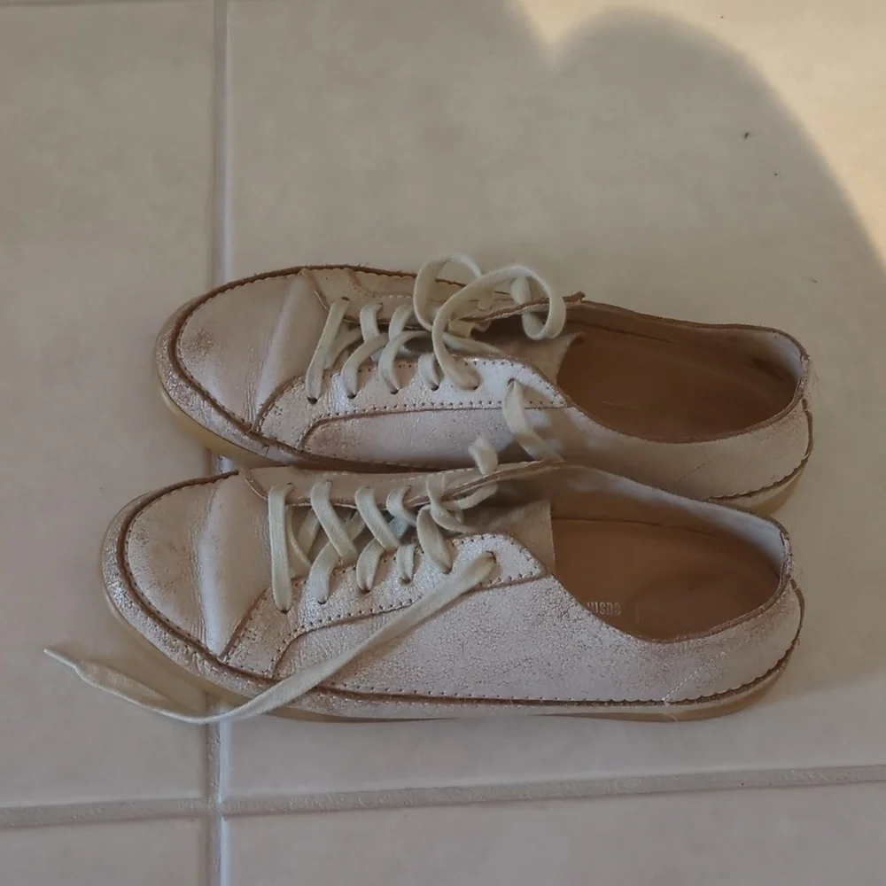 Clark's Plus Cushion Leather Women's Off White-blush Distressed Casual Trainers